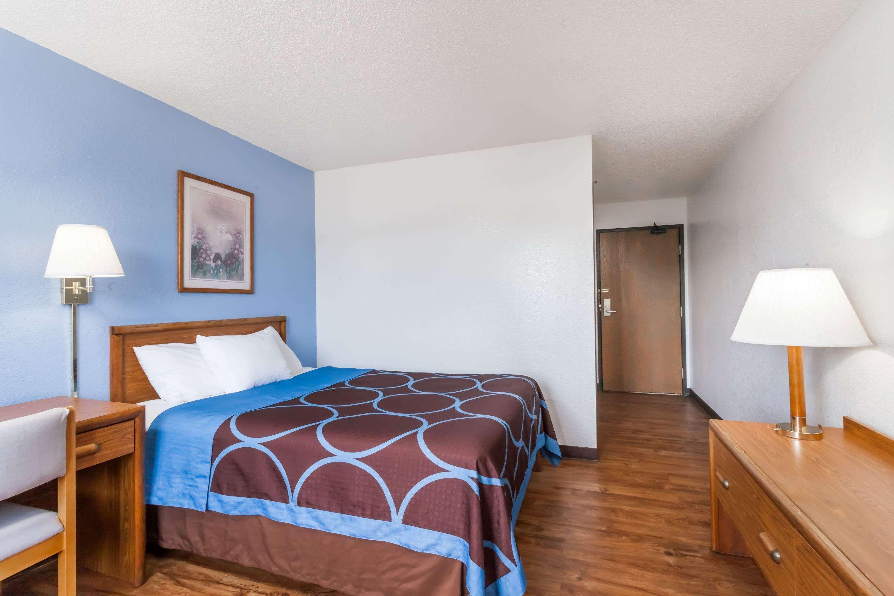 Super 8 By Wyndham Norwich Otel Dış mekan fotoğraf
